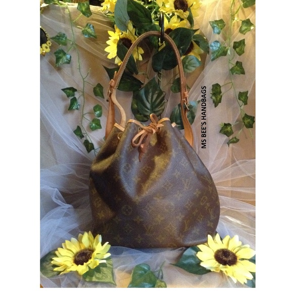 Louis Vuitton Handbags - Auth. Louis Vuitton Monogram Bag Petite Noe